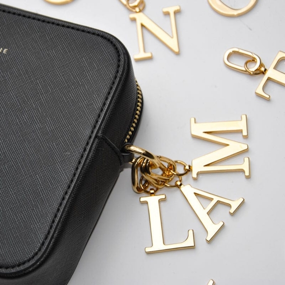 Letter "L" Metal Letter Key Ring (Gold Plated) Made With 50% Recycled Material - Picture 4 of 6
